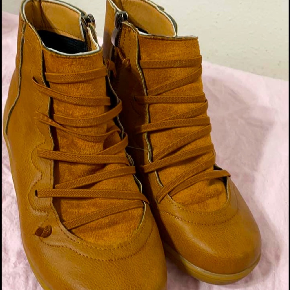 Golden brown ankle boots/shoes!! Size 8